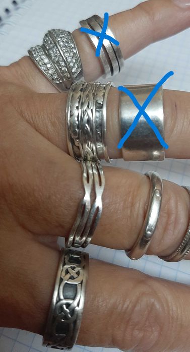 Продам женское серебряное кольцо