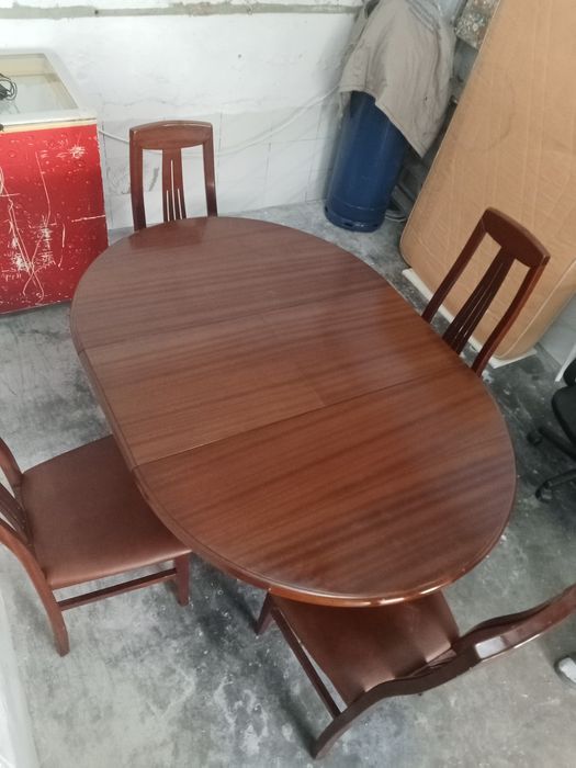 Mesa Com cadeiras madeira bruta