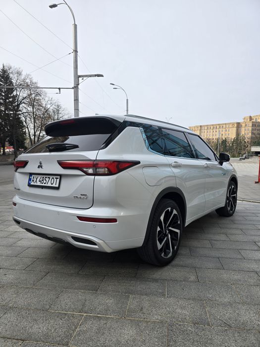Mitsubishi outlander PHEV 2.4 4WD SEL Гібрид 2023р. 

 PHEV 2.4 P 4WD