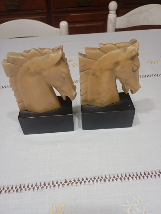 Vendo estes cavalos muito bonito bom estado