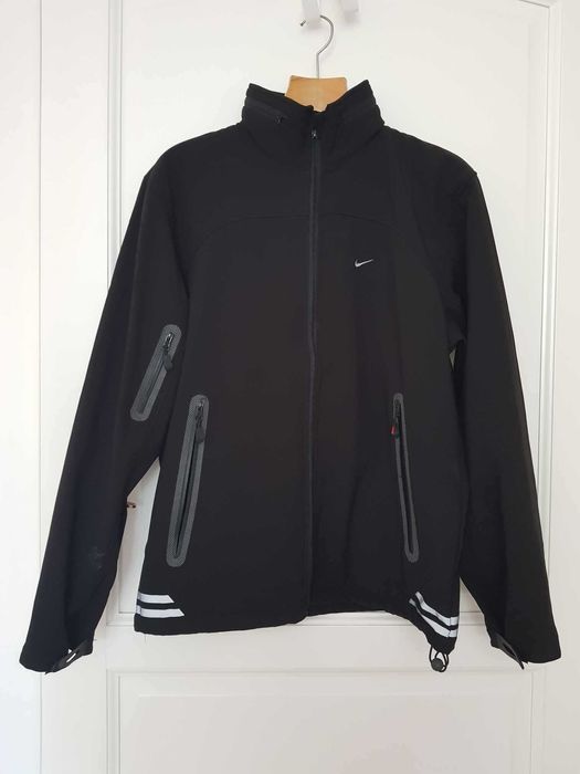 Lekka kurtka Nike z chowanym kapturem