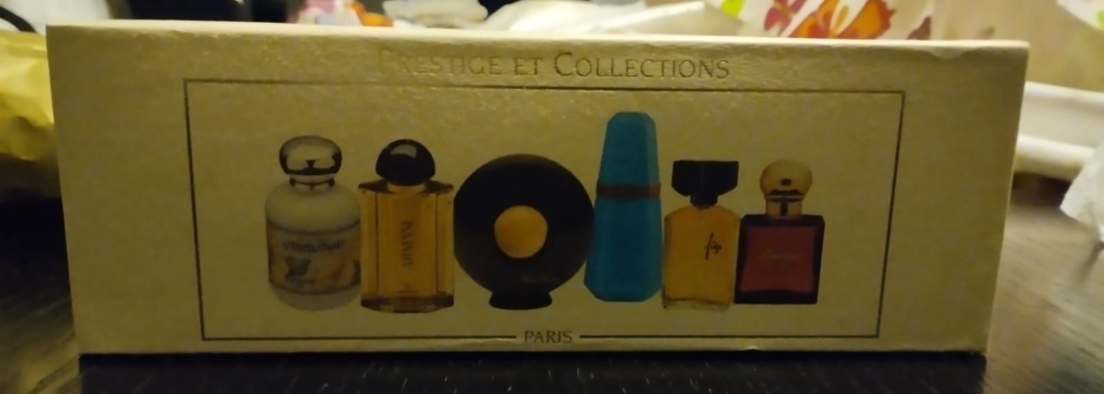 Coffret com seis perfumes miniatura originais 
Armani
Cacharel - 2
Pal