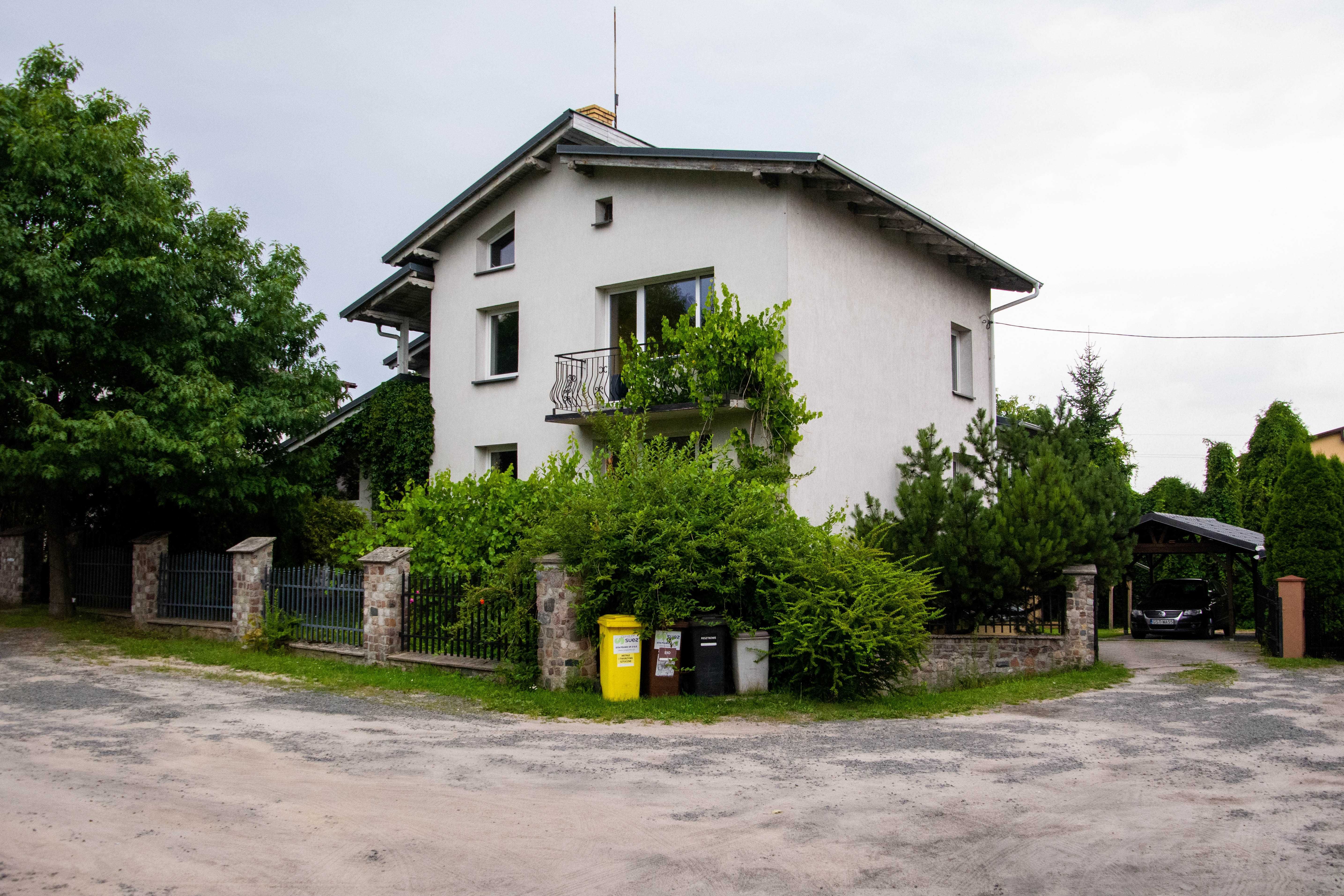 Dom jednorodzinny z częścią biurową/użytkową i ogrodem na Os. Leśnym