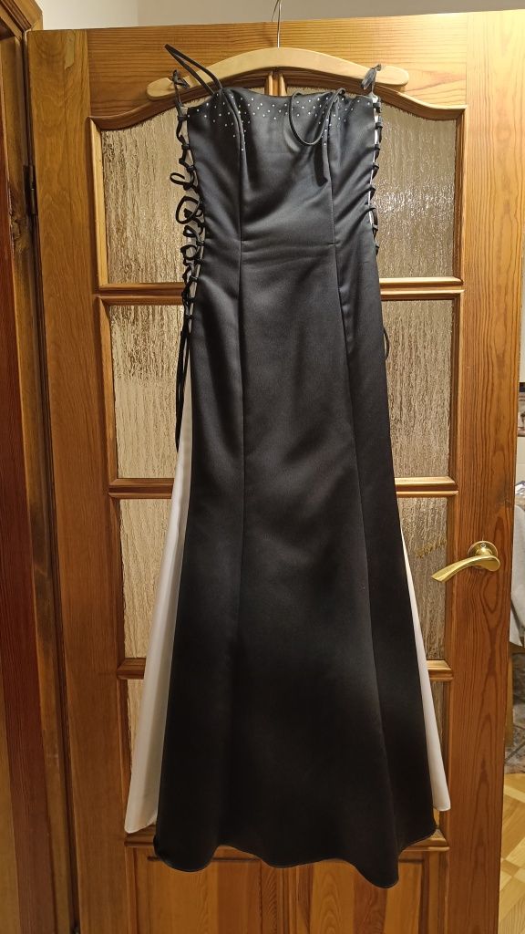 Sukienka na studniówkę czarna
