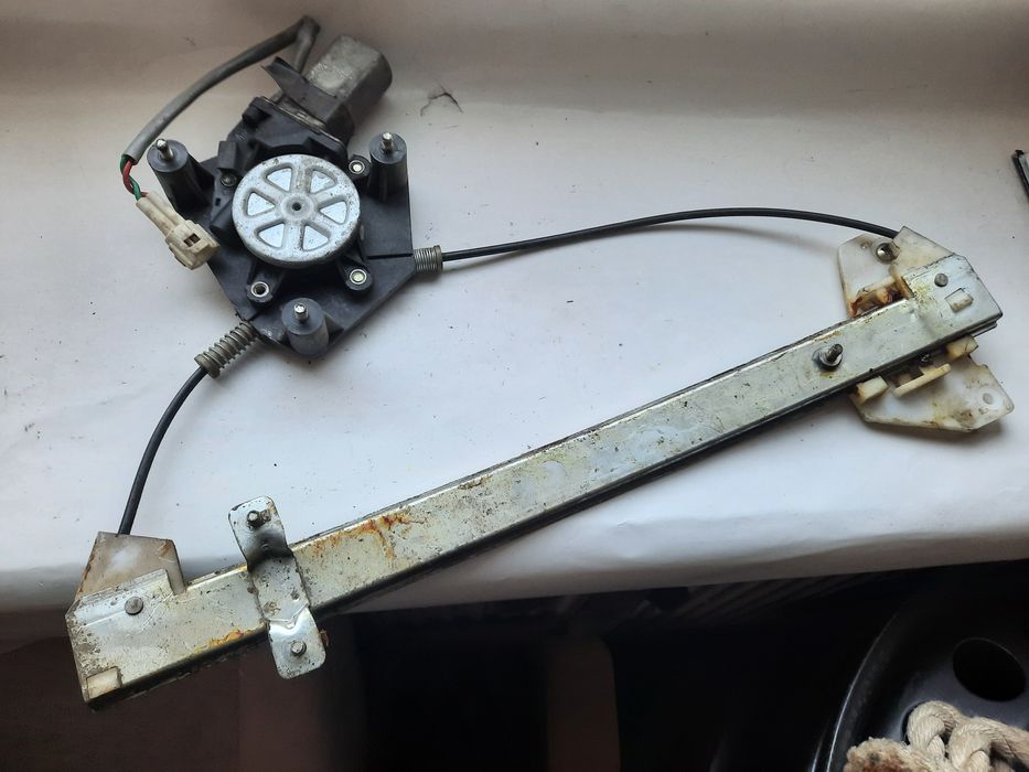 Скопідйомник задній правий електричний чана бенні chana benni