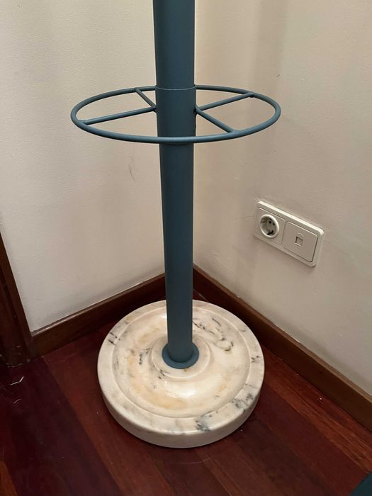 Bengaleiro Metal com base mármore