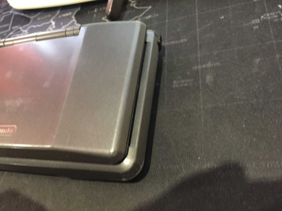 Nintendo DS с играми, стилус и зарядка