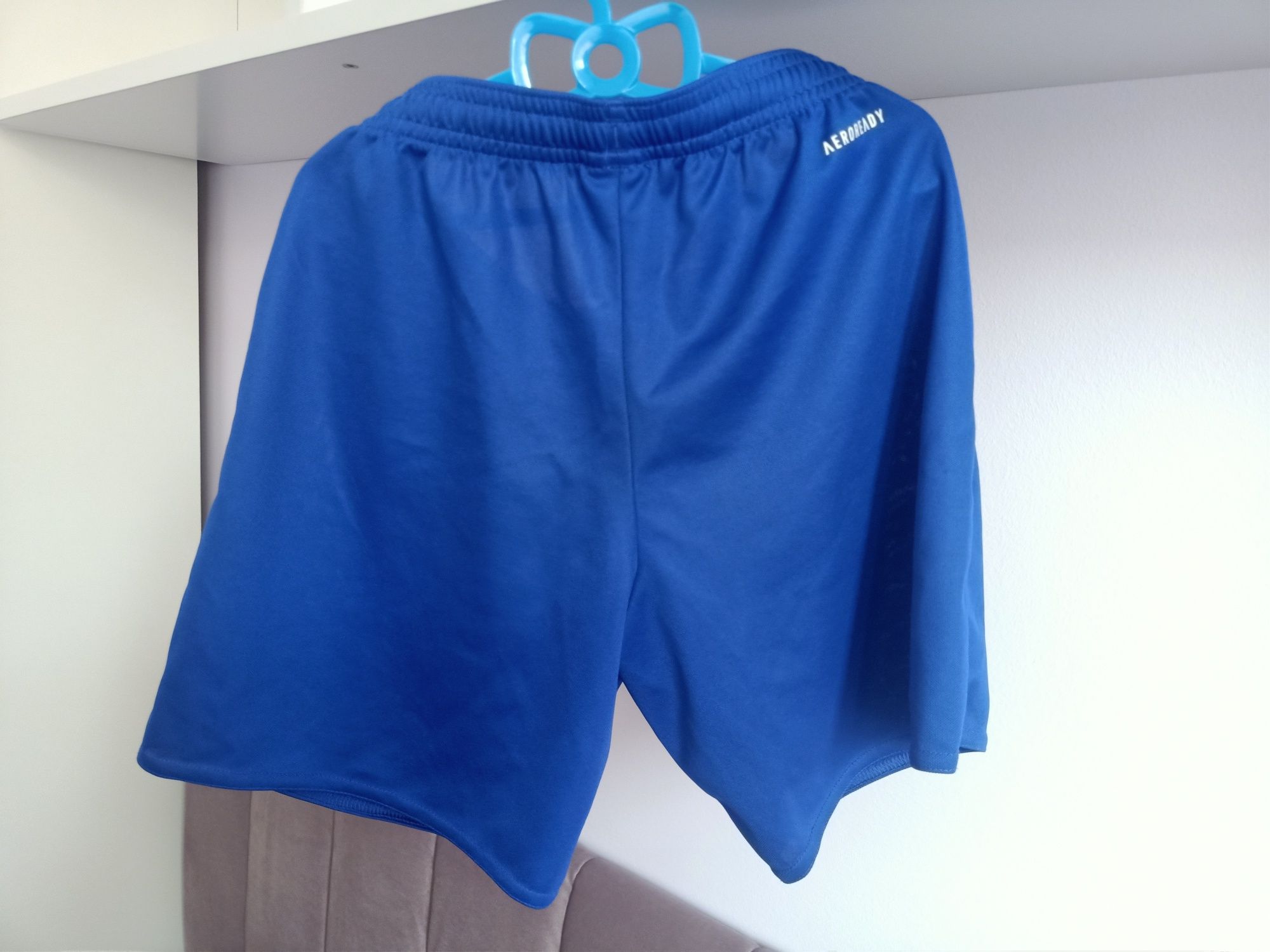 FC Mundialito, Adidas, zestaw, bluza, spodenki, getry, czapki komin