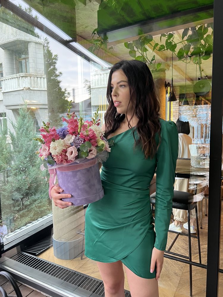 Зелена сукня вечірня