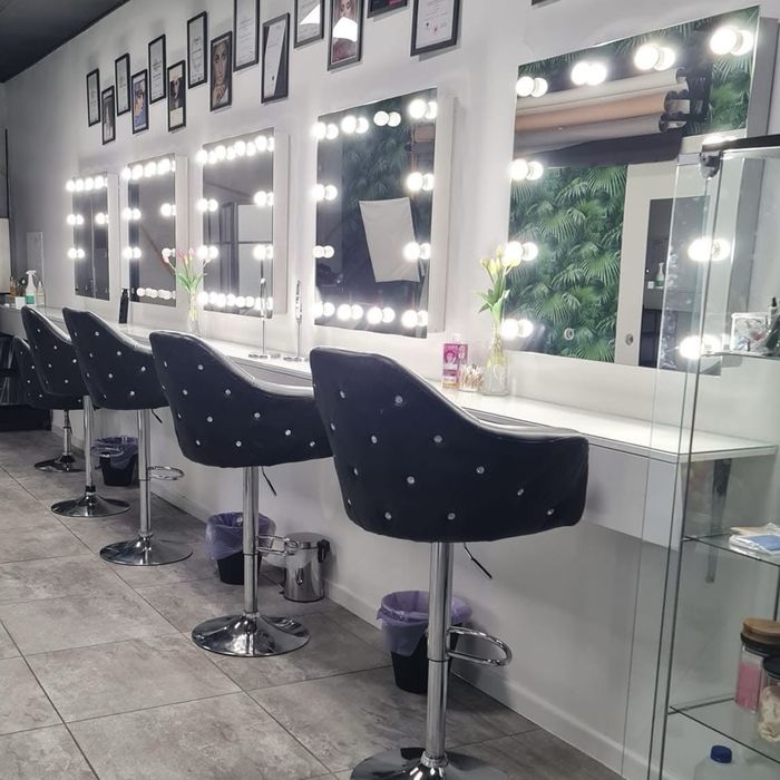 Wynajme stanowisko w salonie kosmetycznym Dąbrowa Górnicza