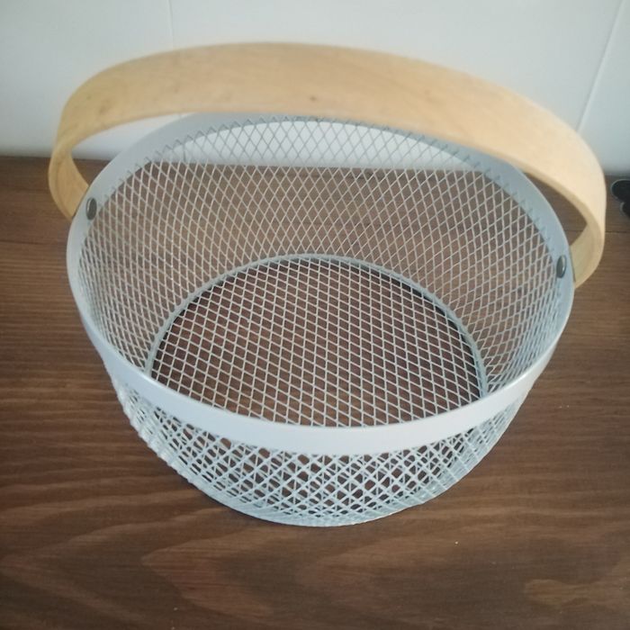 Koszyczki metalowe z bambusową rączką