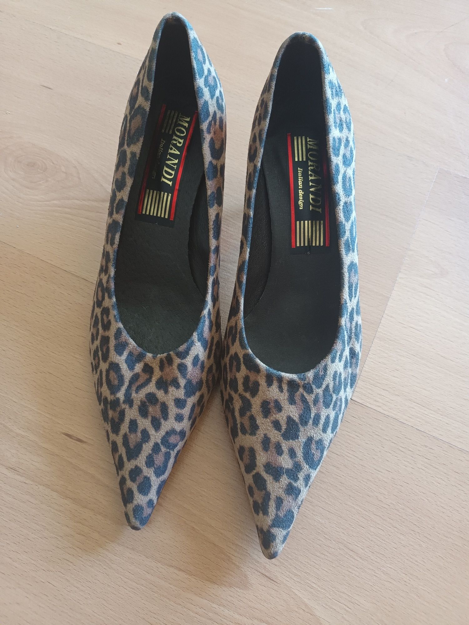 Sapatos tigresa Novos 37
