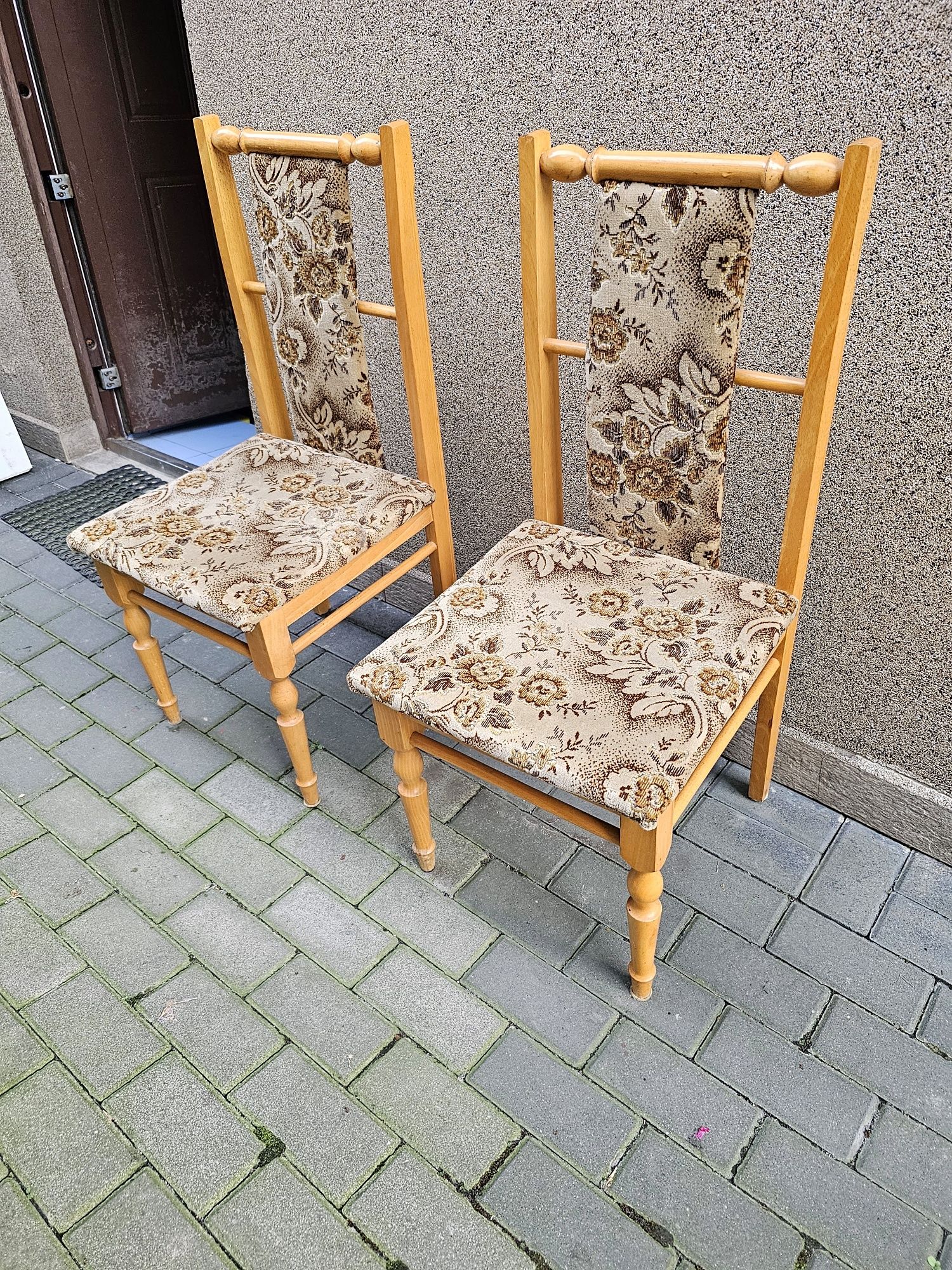 Krzesła  stołki drewniane 2 sztuki