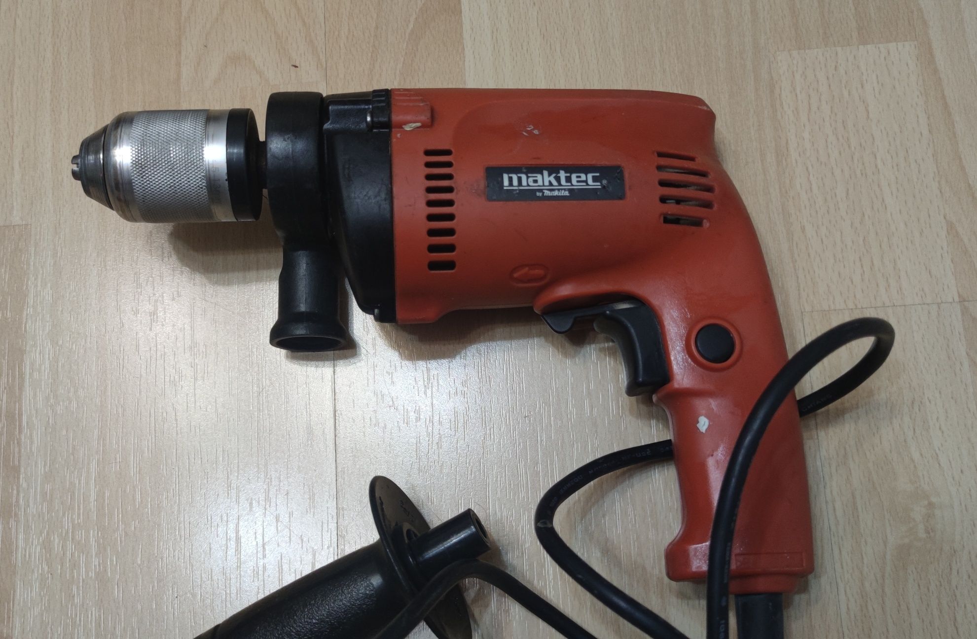 Ударная дрель Makita Maktec MT812