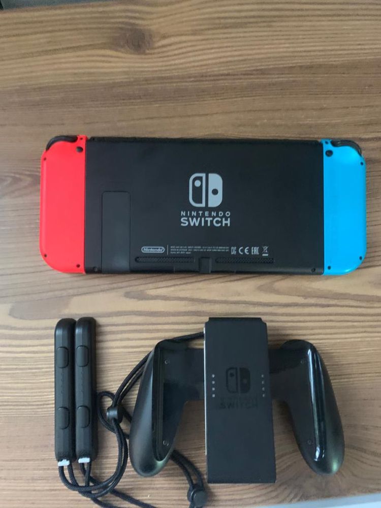 Konsola NINTENDO Switch HAC-001(-01) (V2)   - bardzo mało używana