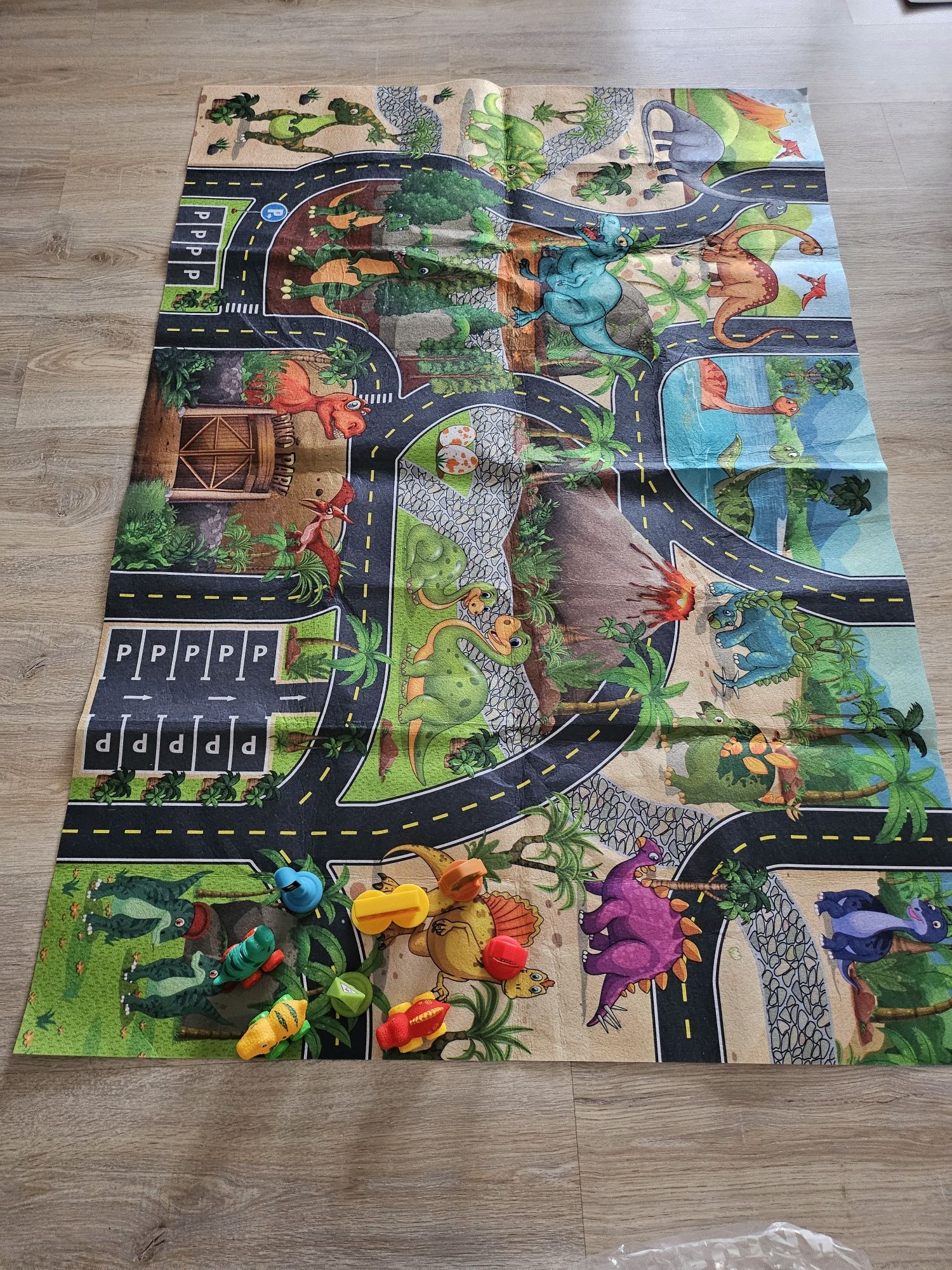Zabawka mata droga ulica autka dinozaury znaki drogowe plansza figurki