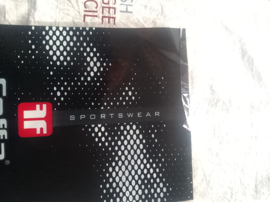 Пакети з клейкою стрічкою.Вироблені з поліпропілену.Розфасовані 500шт.