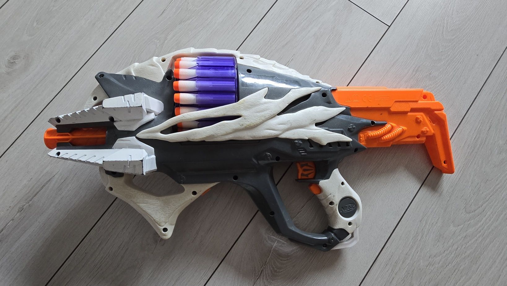 Nerf INCISOR z pełnym magazynkiem