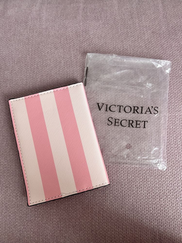 Etui na paszport VS Victoria’s Secret różowe w paski