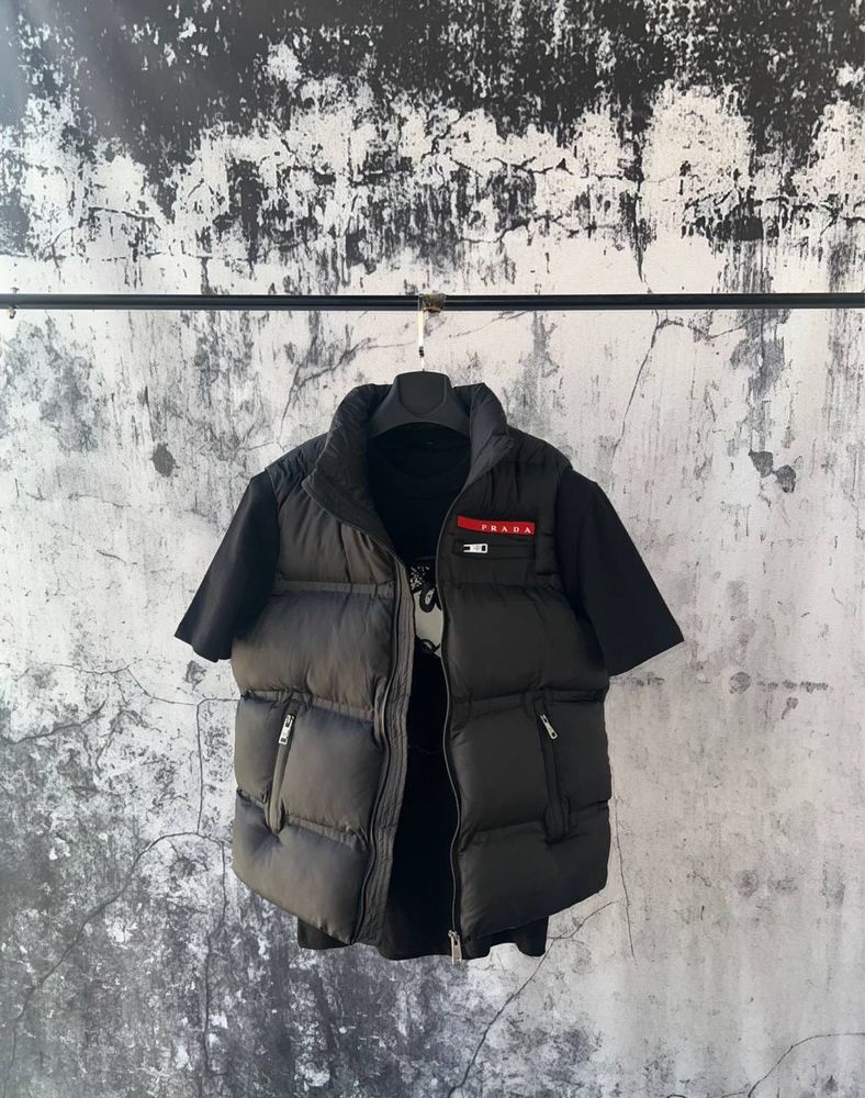 Чоловічий жилет Prada