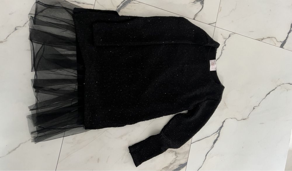 Sweter czarny z tiulem