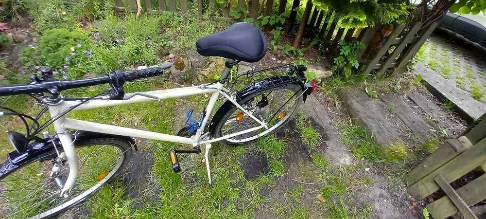Rower miejski. Koła 25’. Przerzutki Shimano.