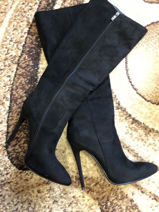 Сапожки высокие на шпильке