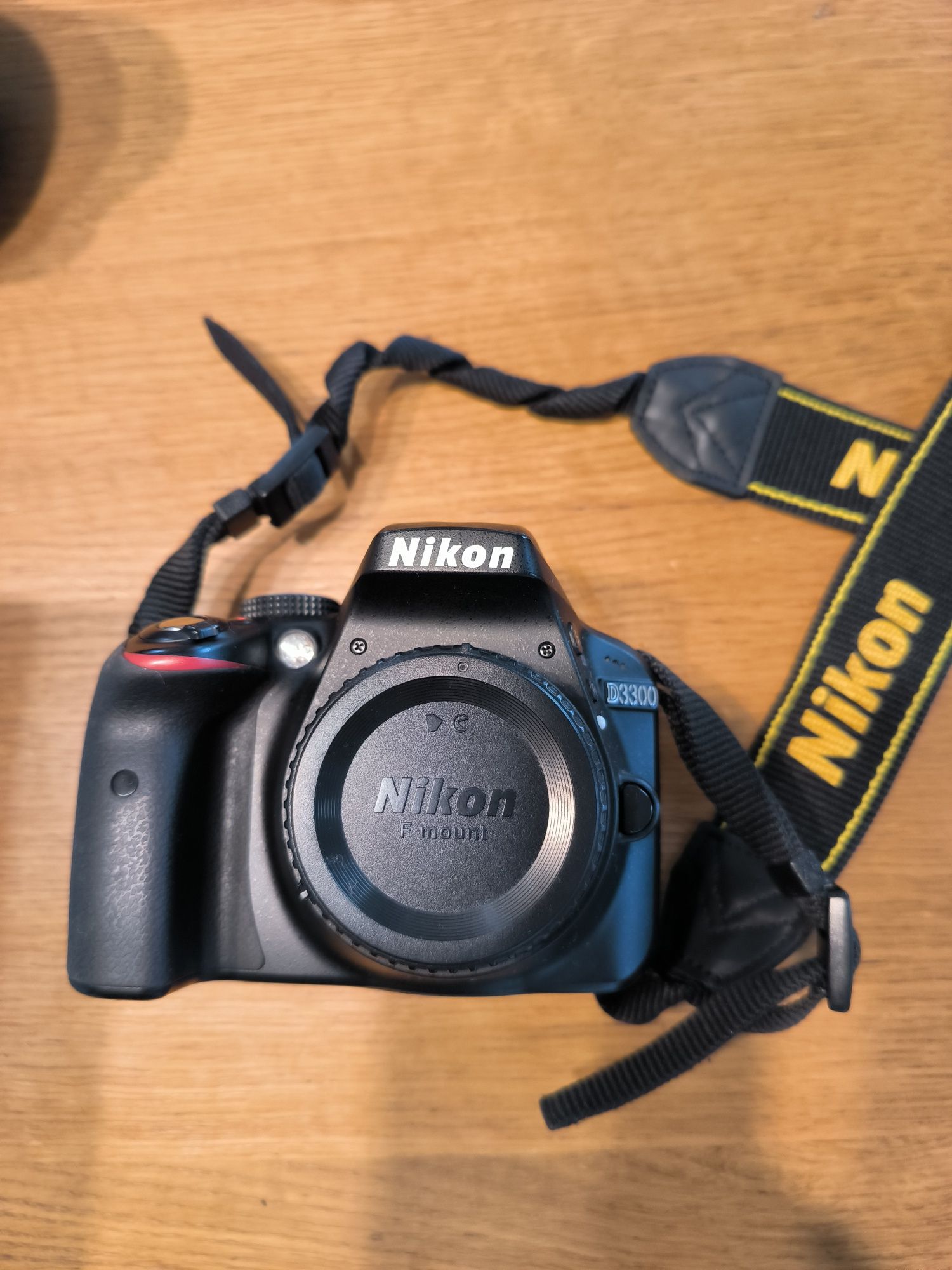 Nikon S3300, Nikkor 18-105 mm, zestaw
- obiektyw AF-S Nikkor 18-105 mm