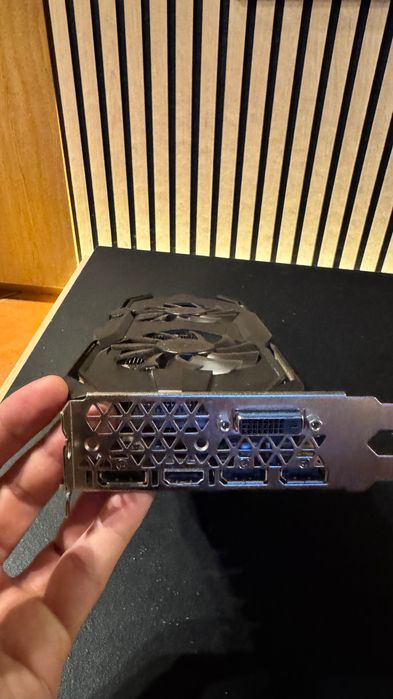 Placa Gráfica GTX 1080 — Excelente desempenho para jogos e edição