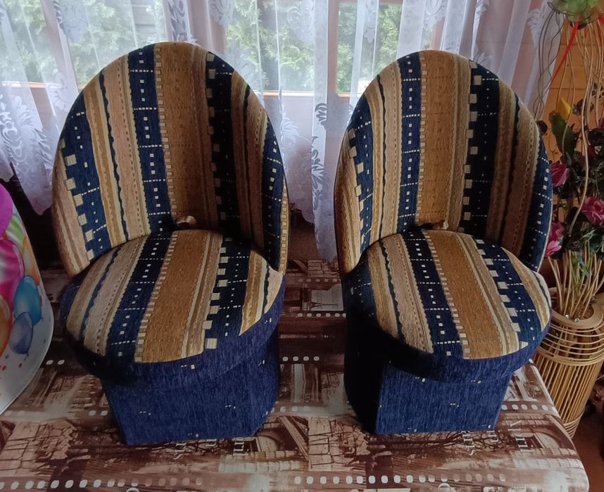 Fotele pufy z schownikem pod siedziskiem