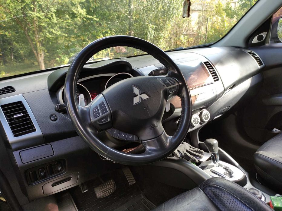 Продам Mitsubishi Outlander II 3.0 i V6 24V XL (220 лс)