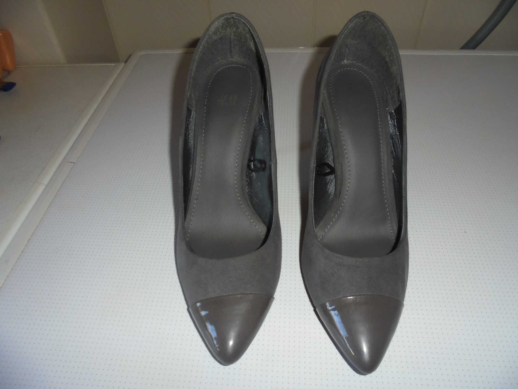 sapatos de mulher cor cinza