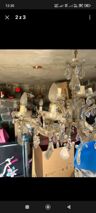 Zabytkowy żyrandol kryształowy