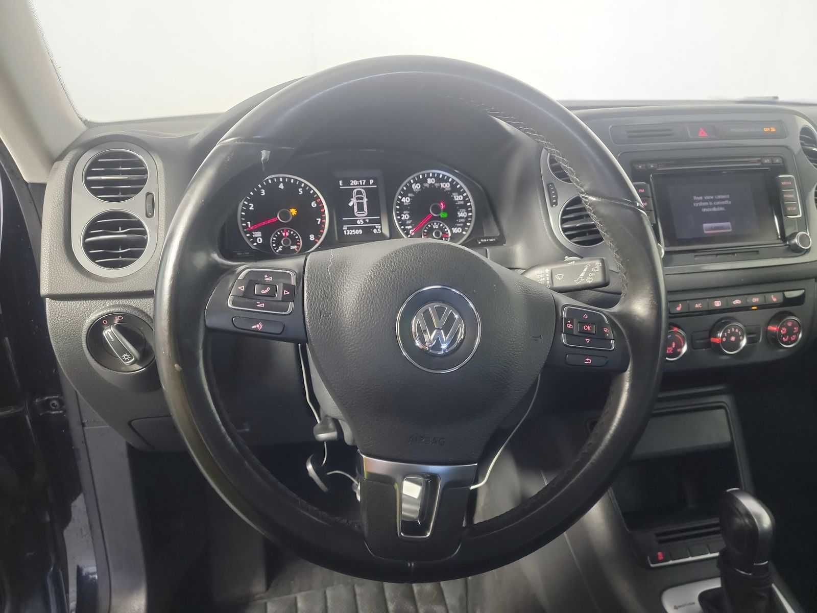 Volkswagen Tiguan S 2015 року