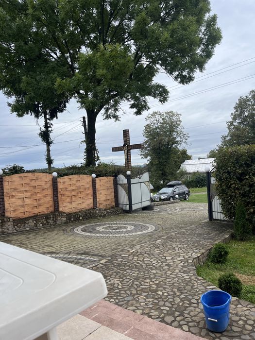 В передмісті м Косів здам довгостроково,! будинок зручностями.!