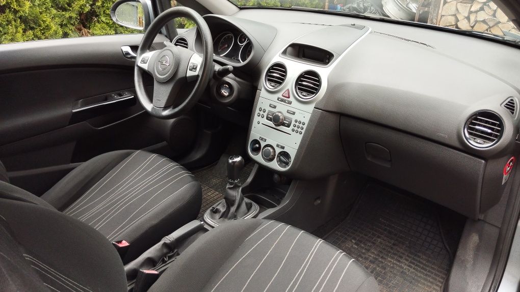 Opel Corsa D benzyna, klima, 2009r