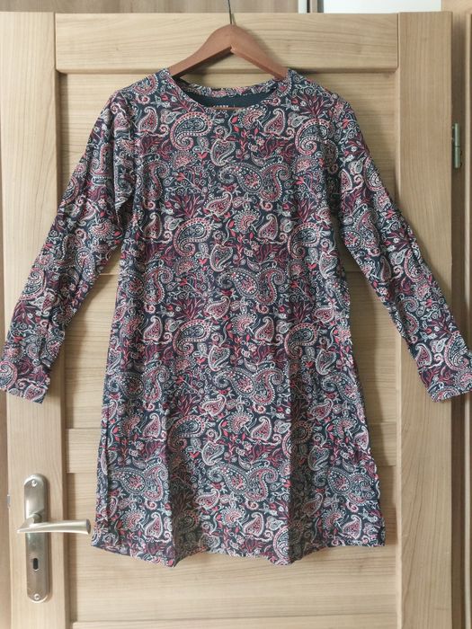 Sukienka wzorzysta Carry