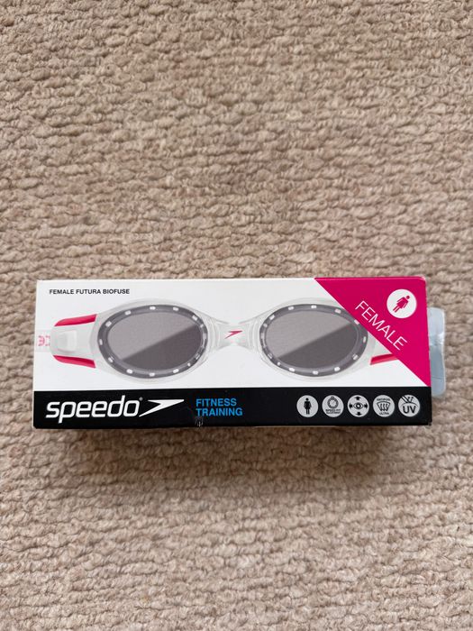 Комплект: жіночі окуляри для плавання і шапочка Speedo