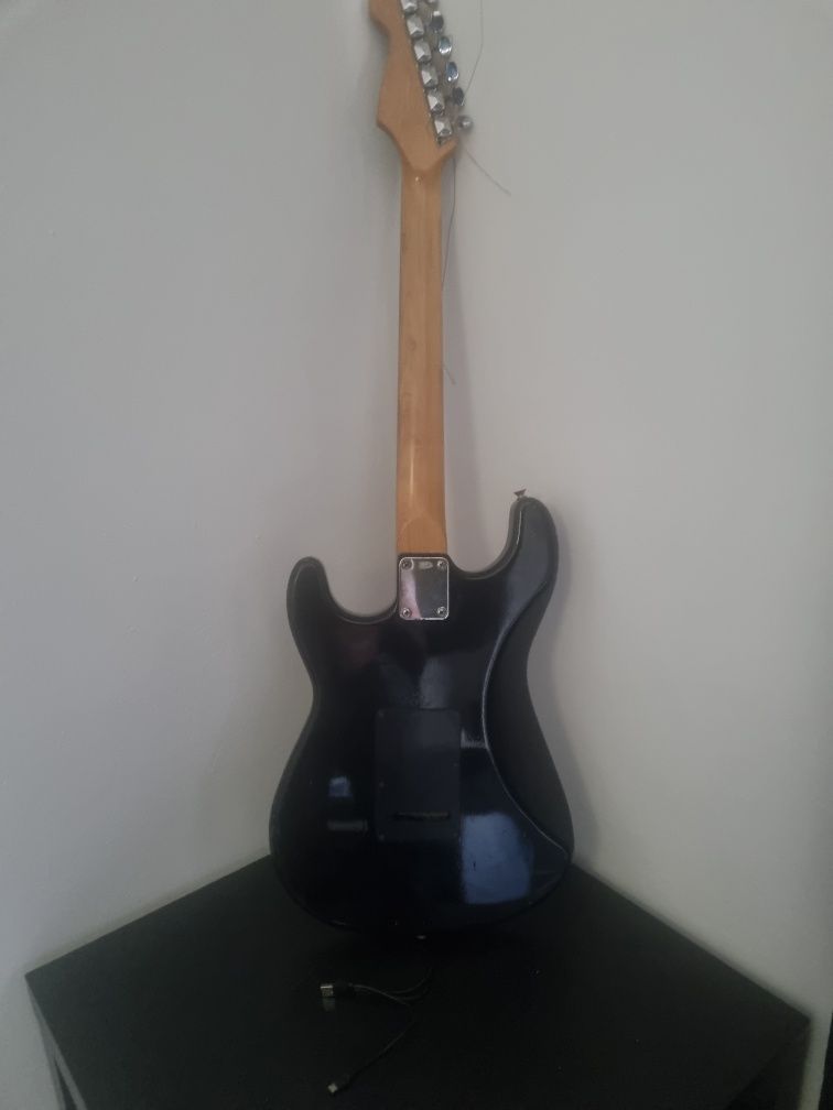 Vendo Guitarra eléctrica Linko com o sistema de som
