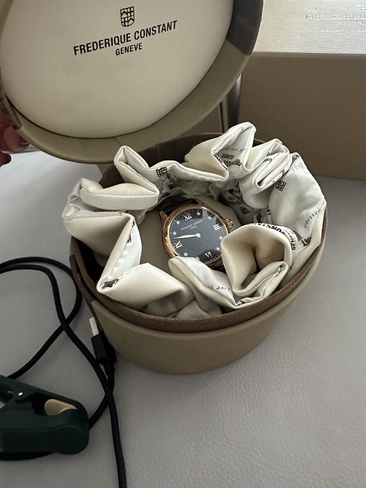 Продам женские смарт часы Frederique Constant Smartwatch FC-286CD3B4
