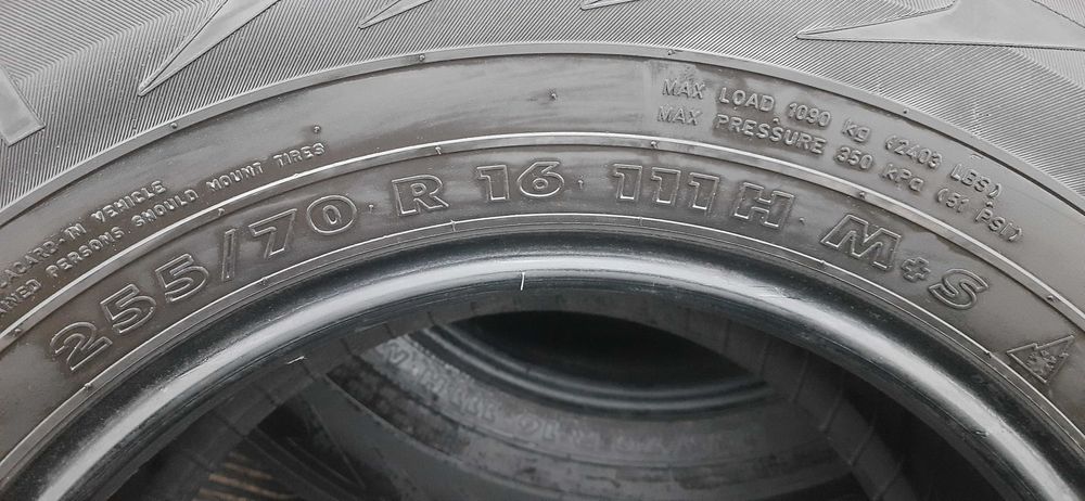 Продам шини Nokian WR 255/70 R16 зима