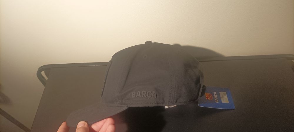 Orginalna czaapka fc Barcelony ze stadionu Camp Nou
