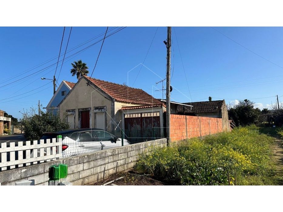 Moradia para Recuperar com Terreno - Fermentelos