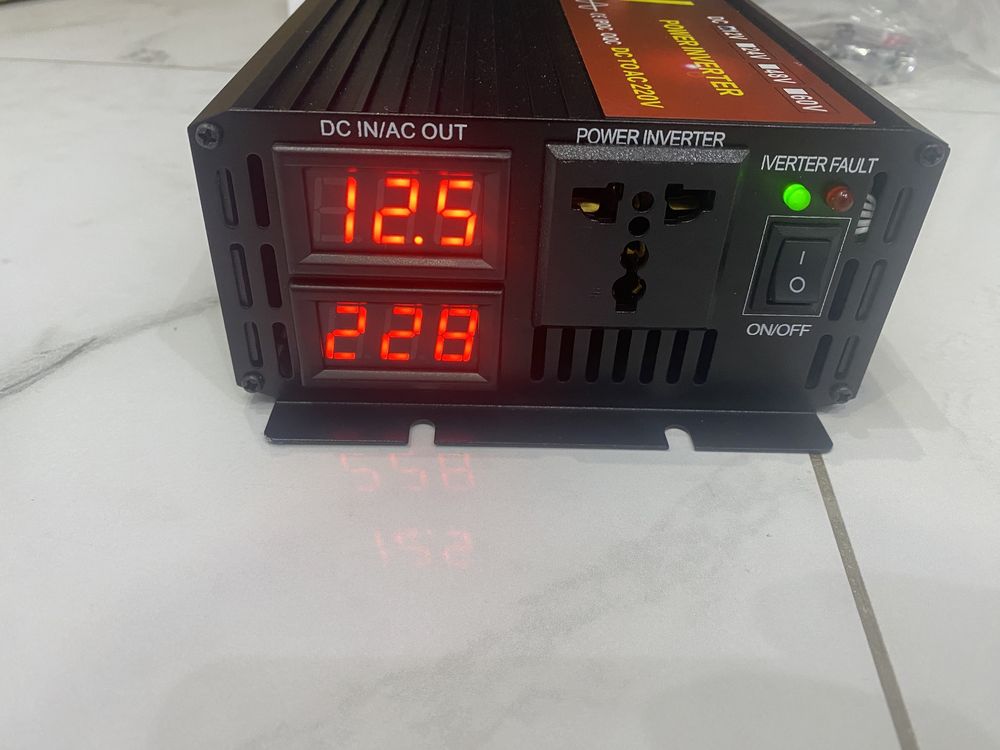 Інвертор перетворювач 12=220v