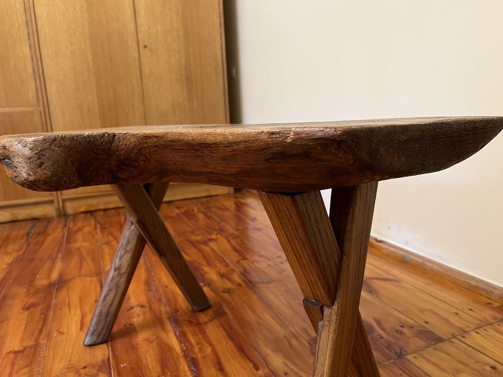 Zabytkowy stół drewniany