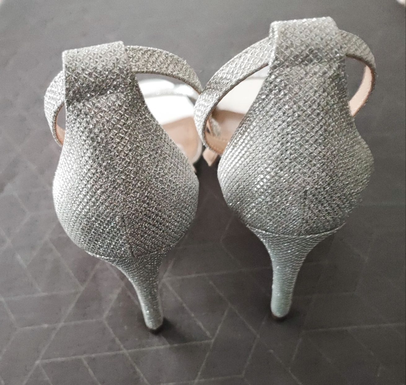 Nowe buty srebrne brokatowe sandały 41, na imprezy idealne