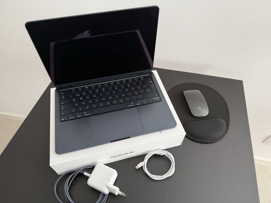 Macbook Air M4 16/256GB + Apple Magic Mouse