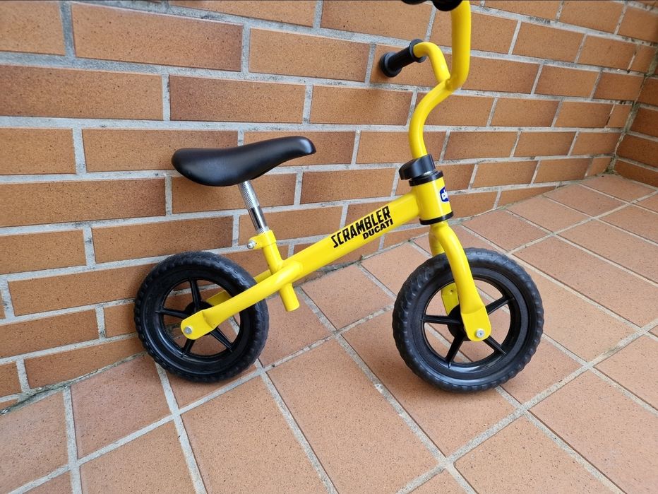 Chicco First Bike Bicicleta sem pedais