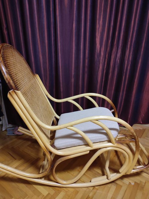 Крісло гойдалка нова, ротанг