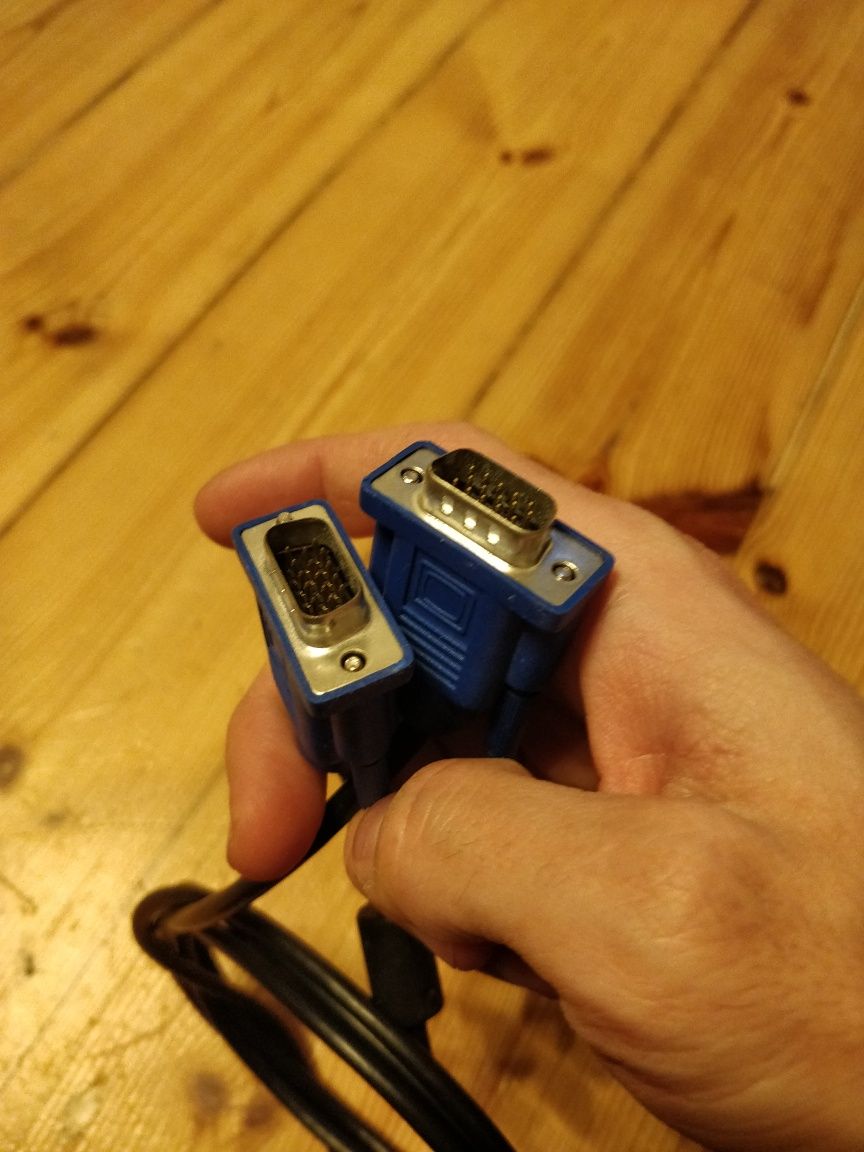 Przewody VGA, HDMI, display port, przejściówka DVI